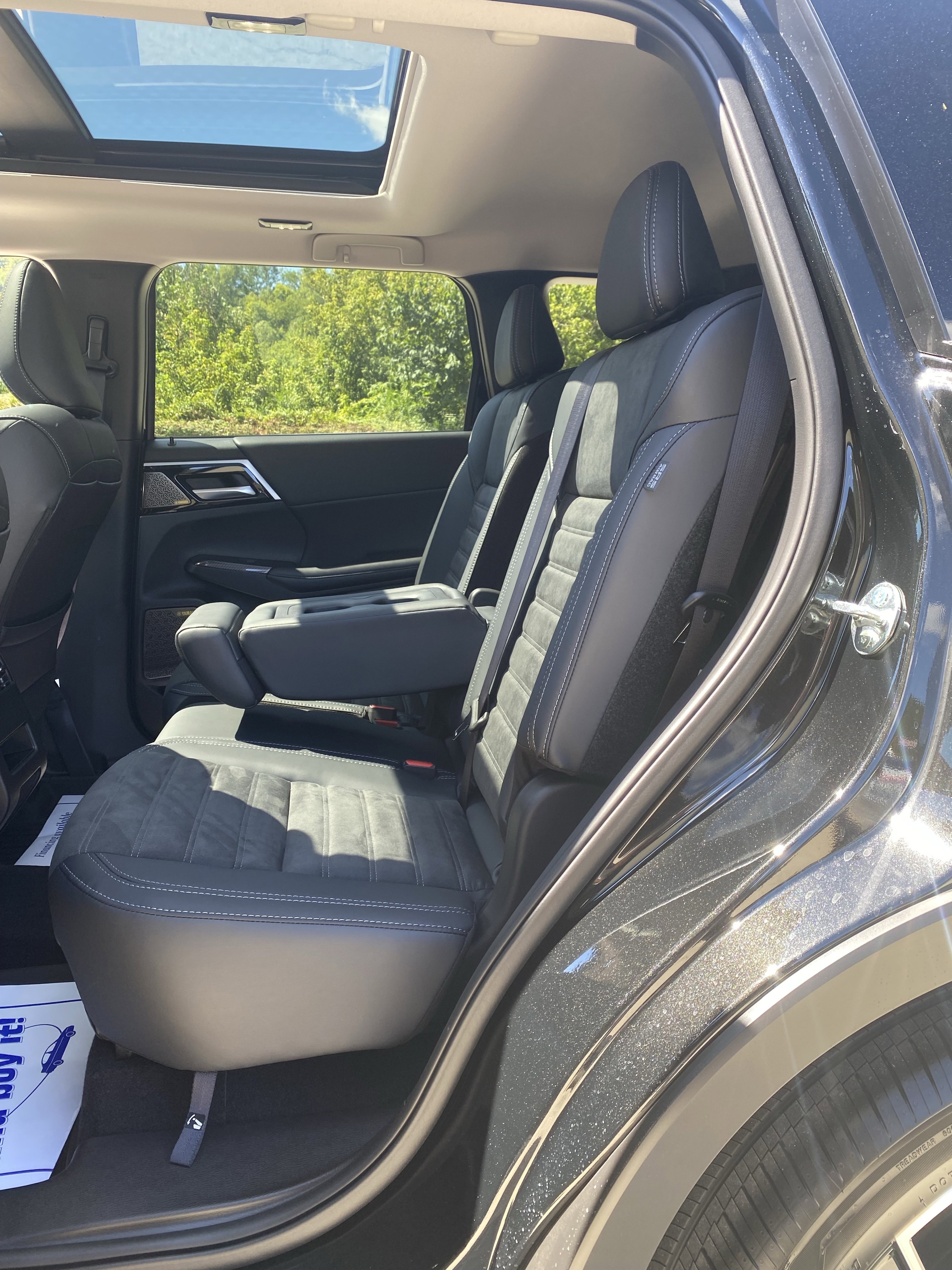 New 2025 Mitsubishi Outlander SE image 19