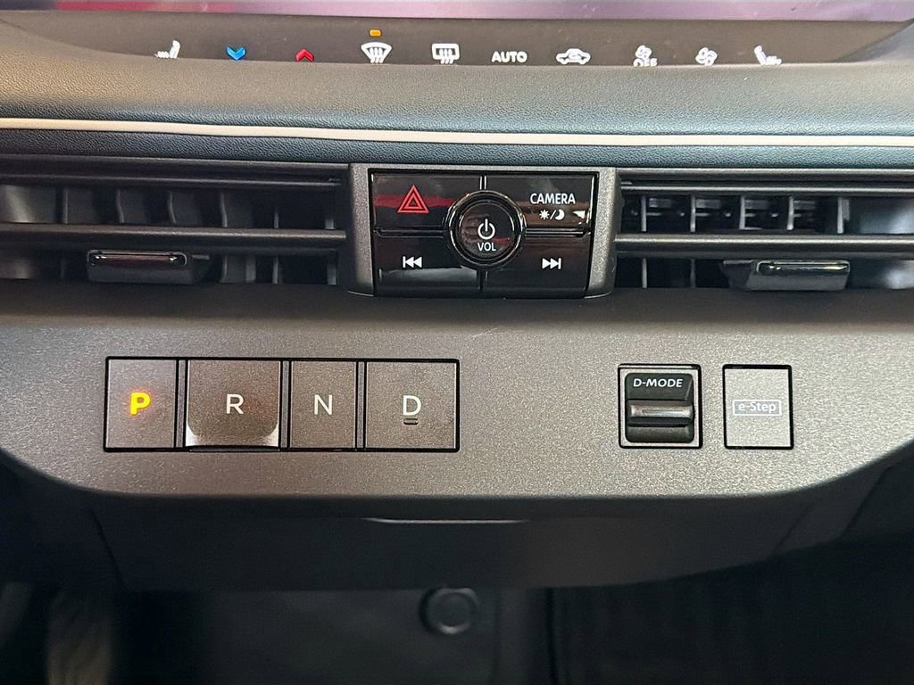 New 2026 Nissan Leaf Platinum+ w/ Cargo Package (Platinum+) image 17