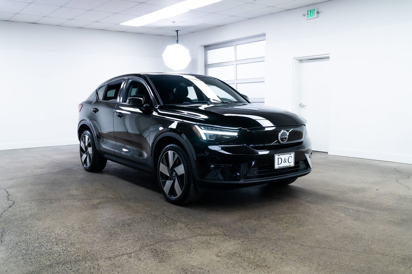 Used 2023 Volvo C40 P8 Recharge Ultimate image 25