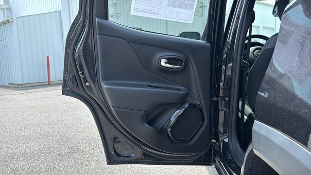 Used 2016 Jeep Renegade Latitude AWD/4WD image 24