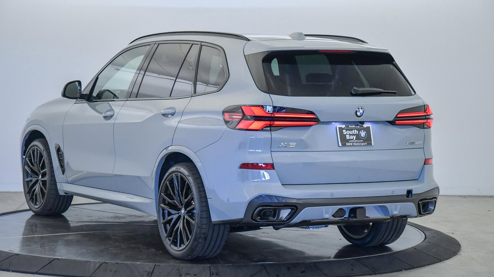New 2026 BMW X5 xDrive40i w/ M Sport Package image 2