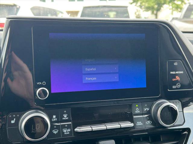 Certified 2025 Toyota Highlander XLE FWD image 35