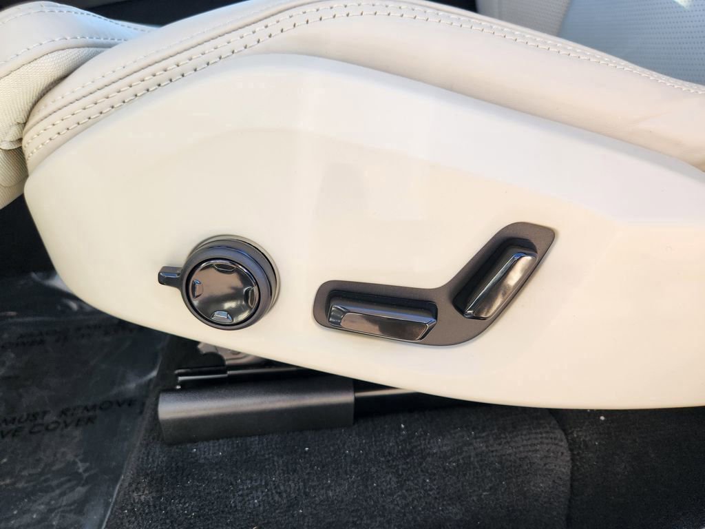 New 2026 Volvo XC90 T8 Ultra w/ Protection Package Premier image 13