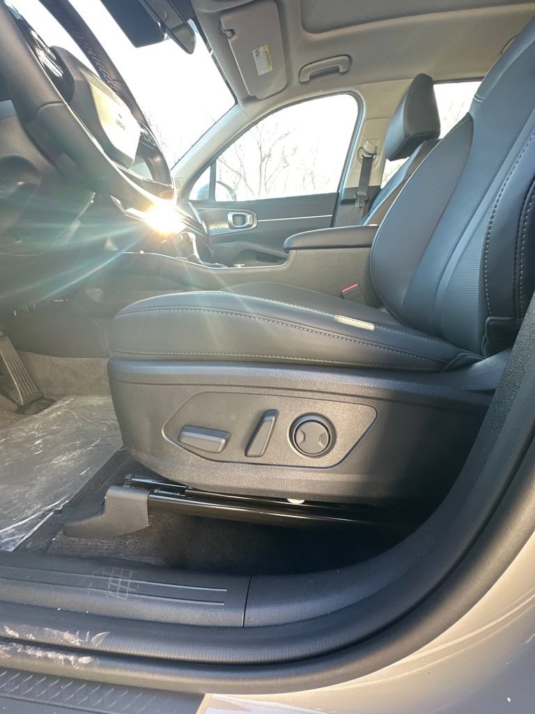 New 2026 Kia Sorento S w/ S Panoramic Sunroof Package FWD image 16