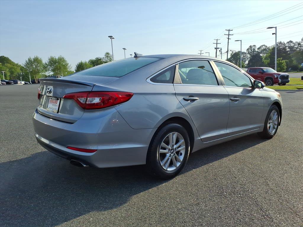 Used 2017 Hyundai Sonata SE FWD image 4