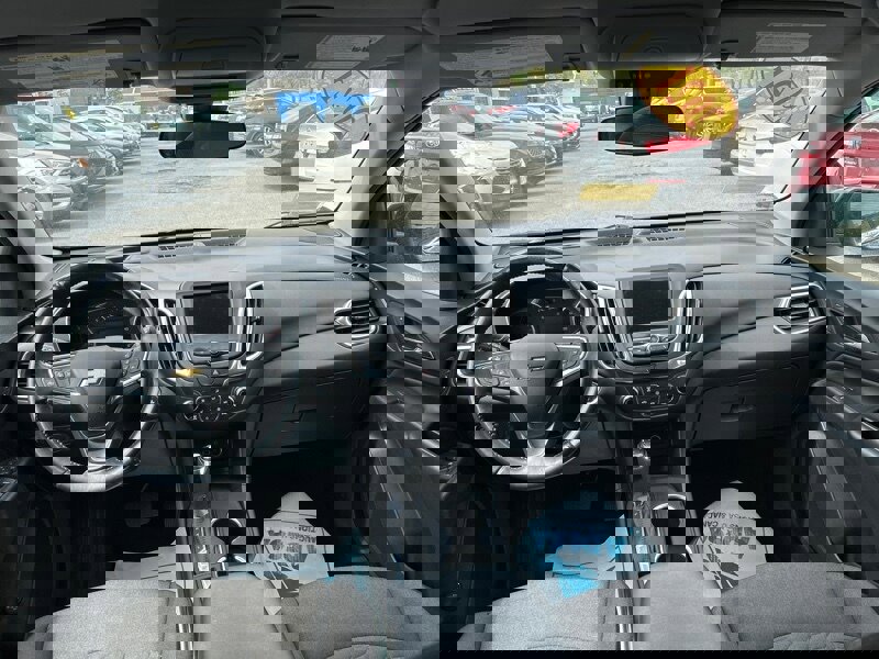 Used 2021 Chevrolet Equinox LT w/ Driver Convenience Package image 11