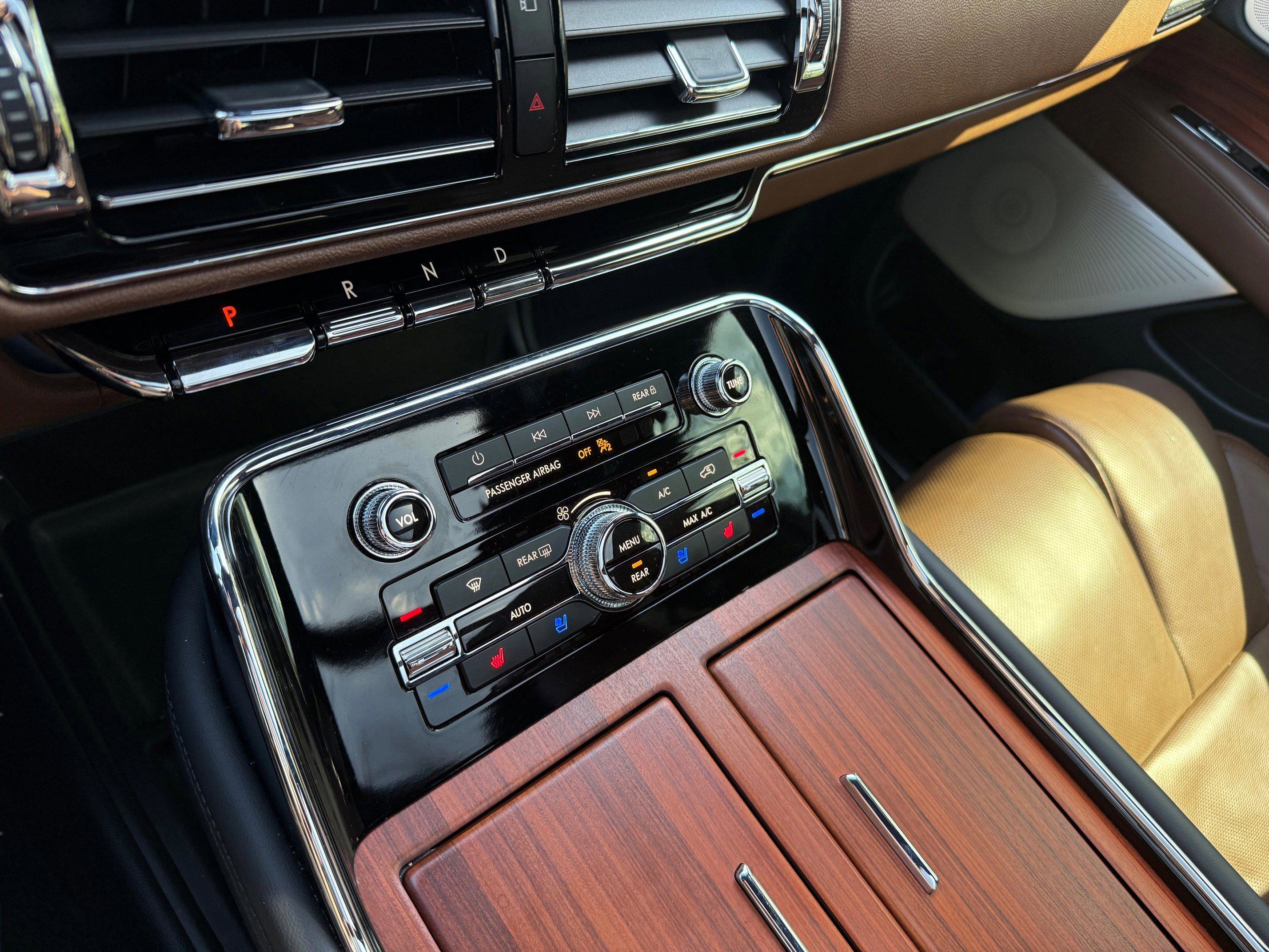 Used 2024 Lincoln Navigator L Reserve image 17