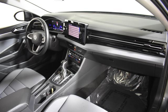 Used 2025 Volkswagen Jetta SE image 34