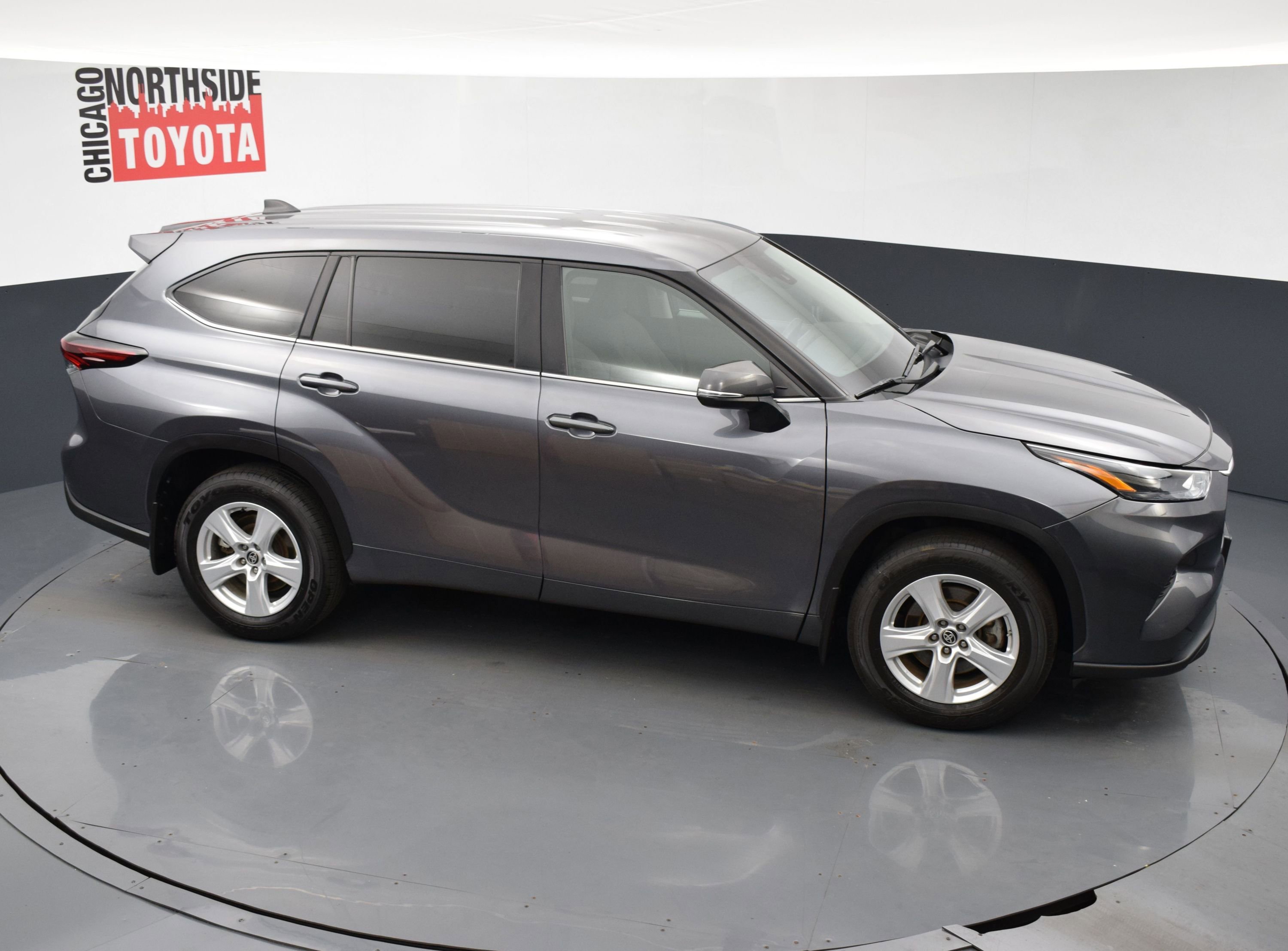 Used 2024 Toyota Highlander LE image 23