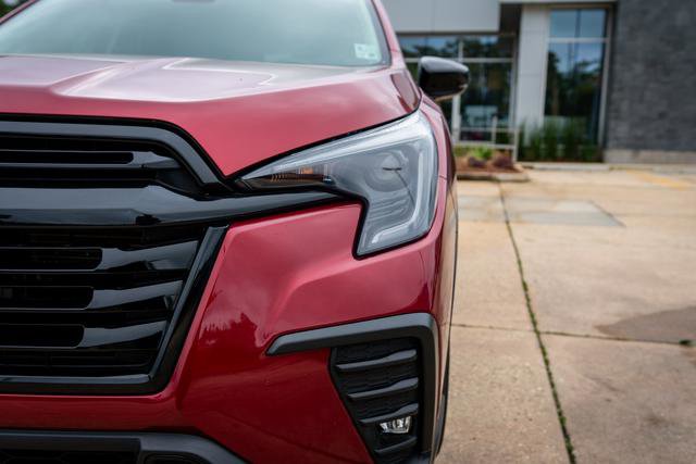 Used 2024 Subaru Ascent Onyx Edition image 3