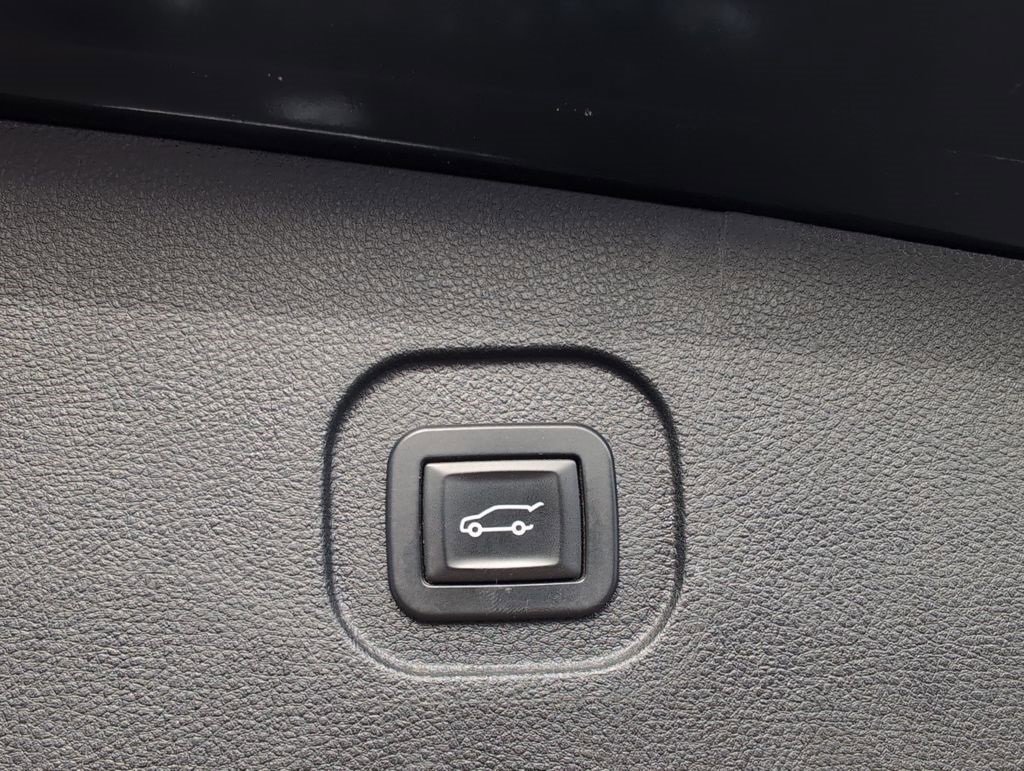 Used 2017 Chevrolet Equinox LT w/ Convenience Package image 11