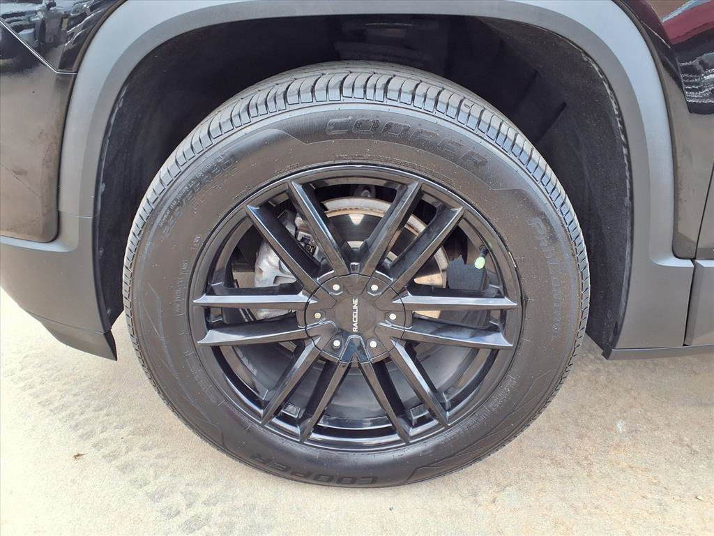 Used 2022 GMC Acadia AT4 w/ Technology Package image 23