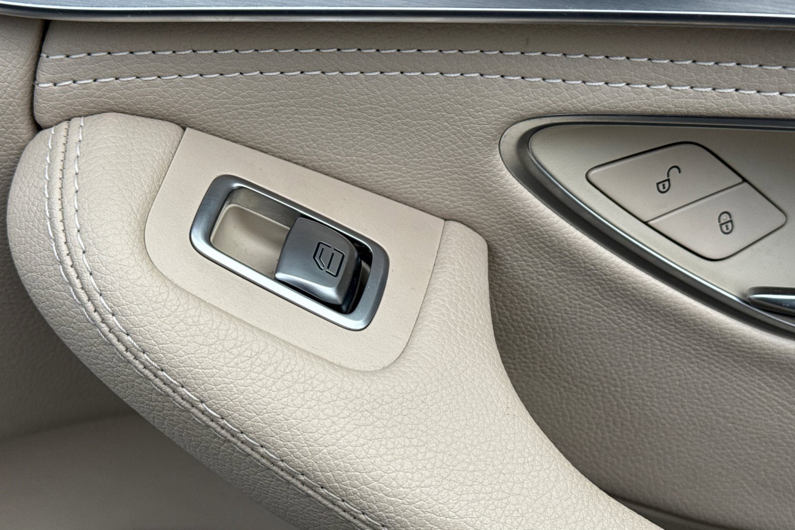 Used 2016 Mercedes-Benz C 300 4MATIC Sedan image 21