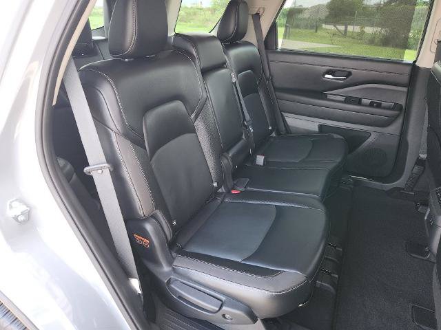 Certified 2023 Nissan Pathfinder SL FWD image 16