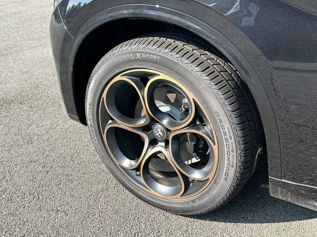 New 2025 Alfa Romeo Stelvio Sprint AWD/4WD image 13