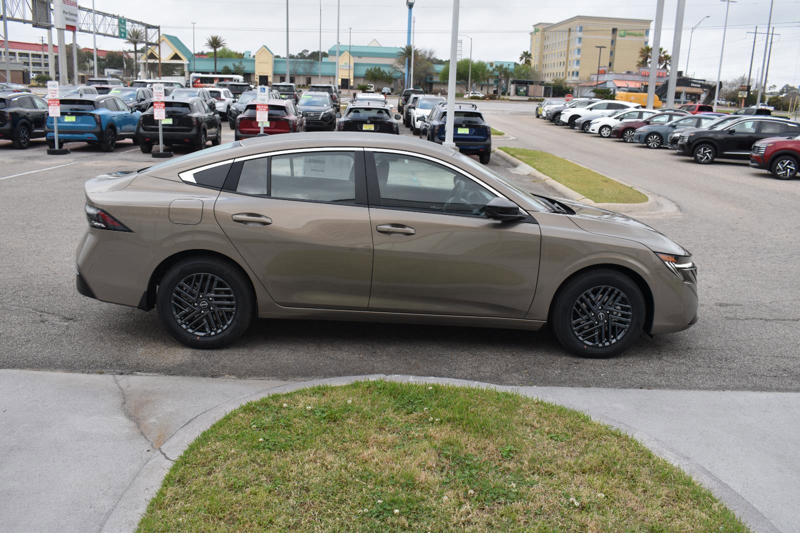 Used 2026 Nissan Sentra SV w/ SV Convenience Package FWD image 12