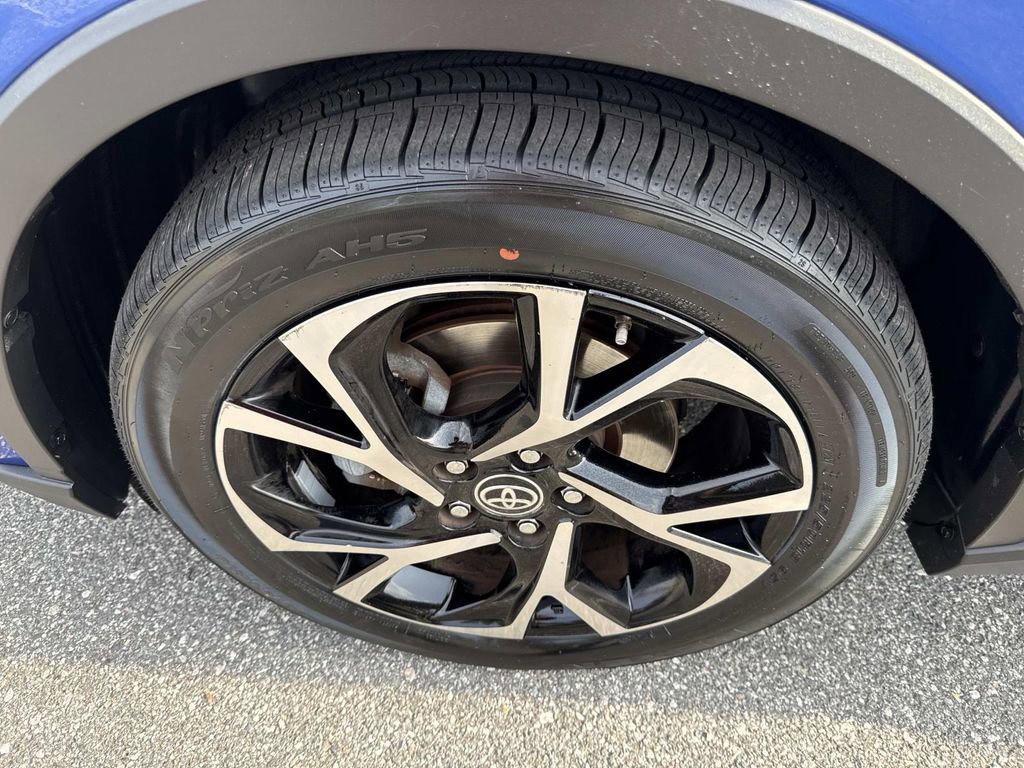 Used 2020 Toyota C-HR XLE image 12