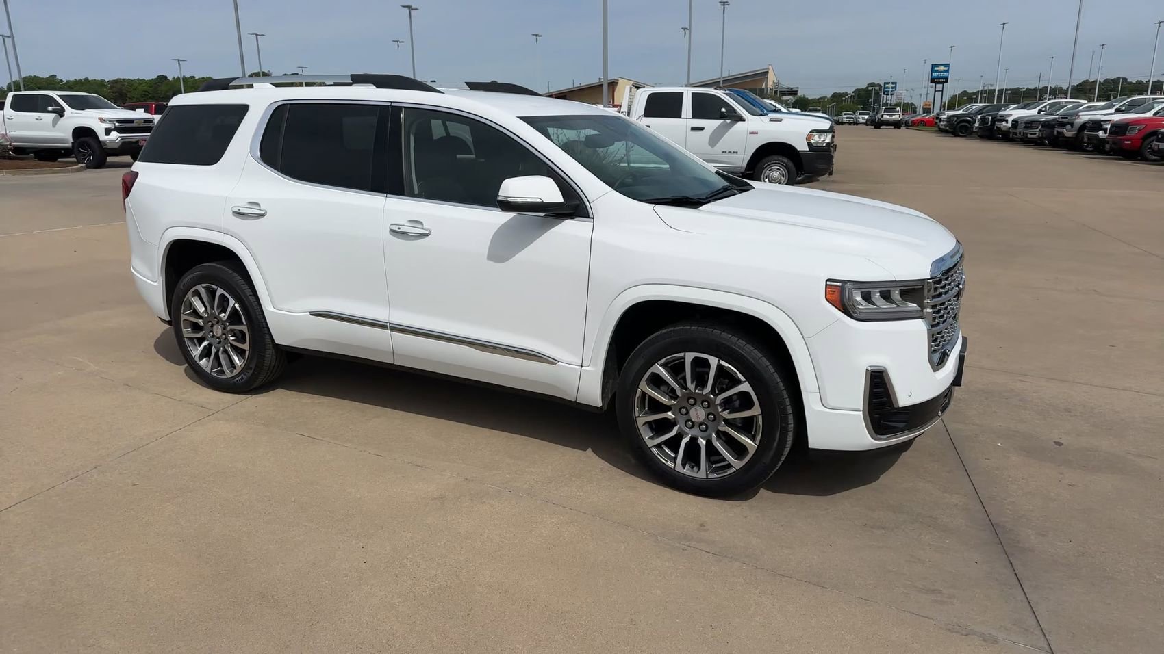 Used 2023 GMC Acadia Denali FWD image 3