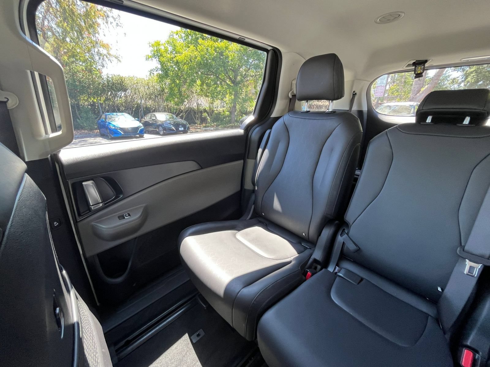 Used 2026 Kia Carnival FWD image 42