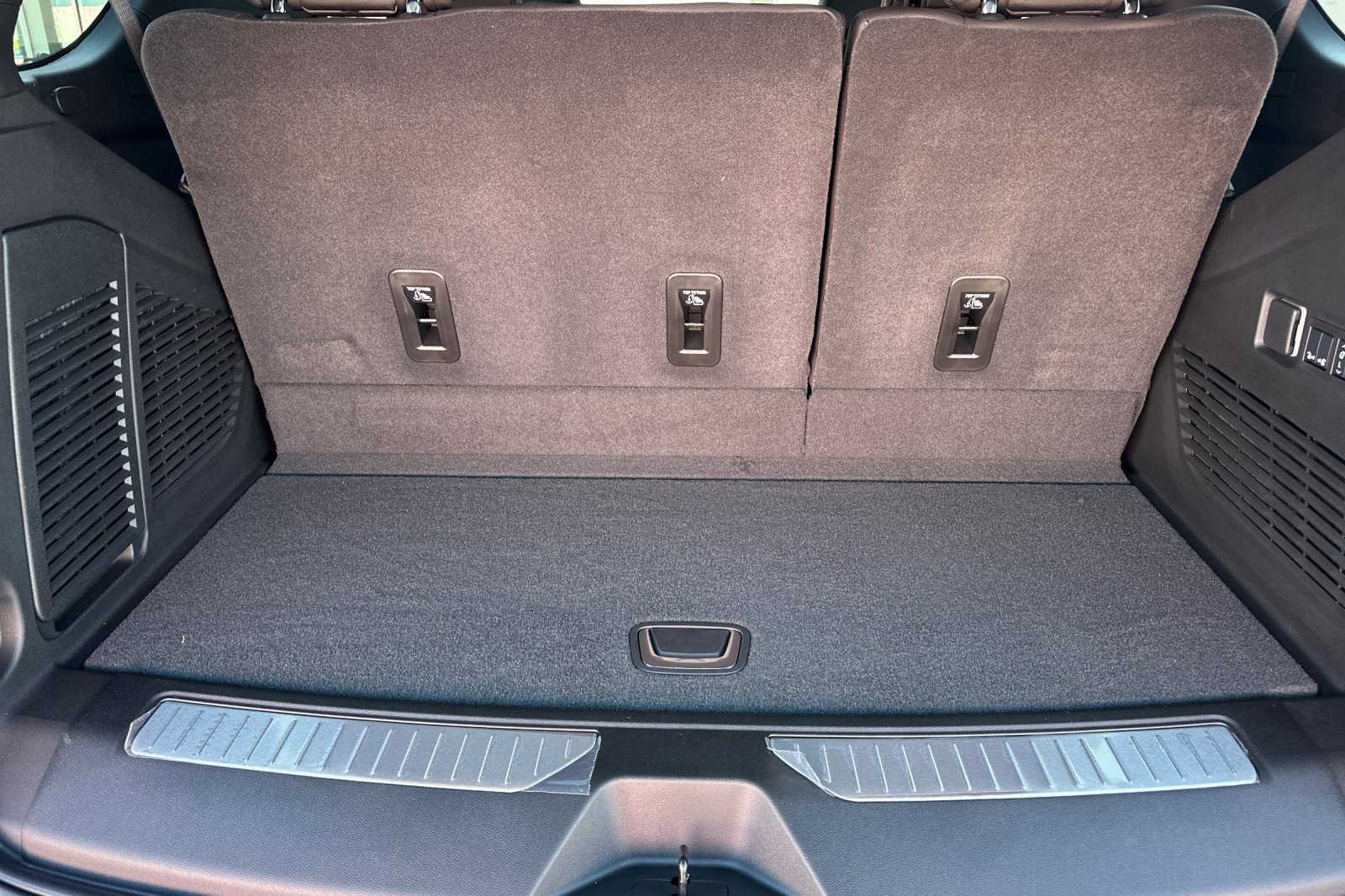 New 2026 GMC Yukon Denali w/ Sun & Power Step Package image 15