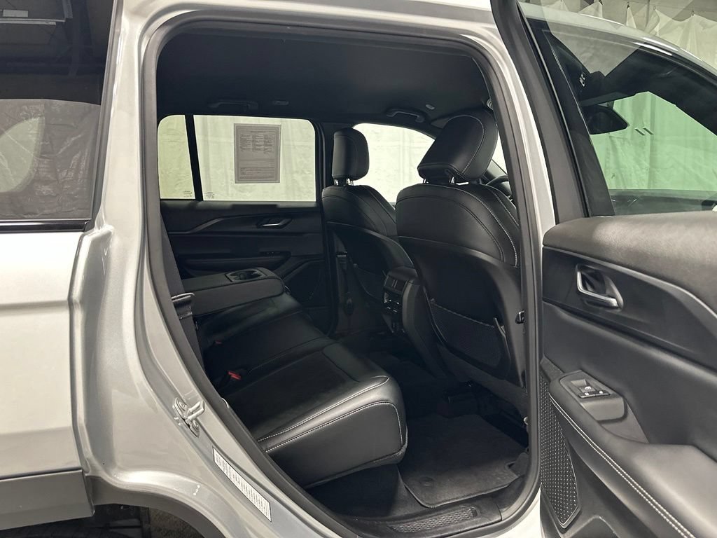 Used 2025 Jeep Grand Cherokee Altitude AWD/4WD image 44