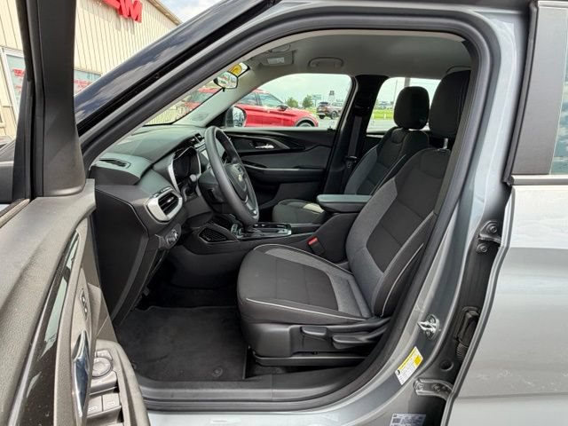 Used 2023 Chevrolet TrailBlazer LS FWD image 13