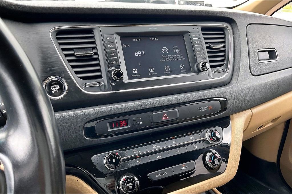 Used 2017 Kia Sedona LX w/ LX Essentials Premium Package FWD image 24