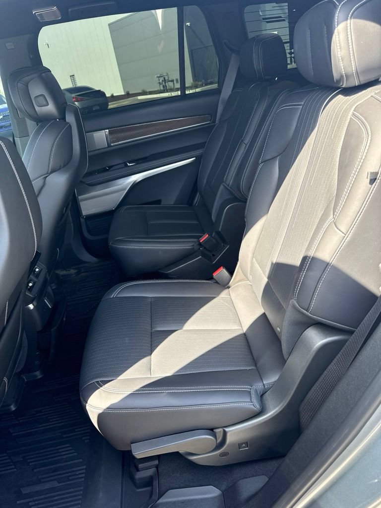 Used 2026 Cadillac Vistiq Luxury AWD/4WD image 11