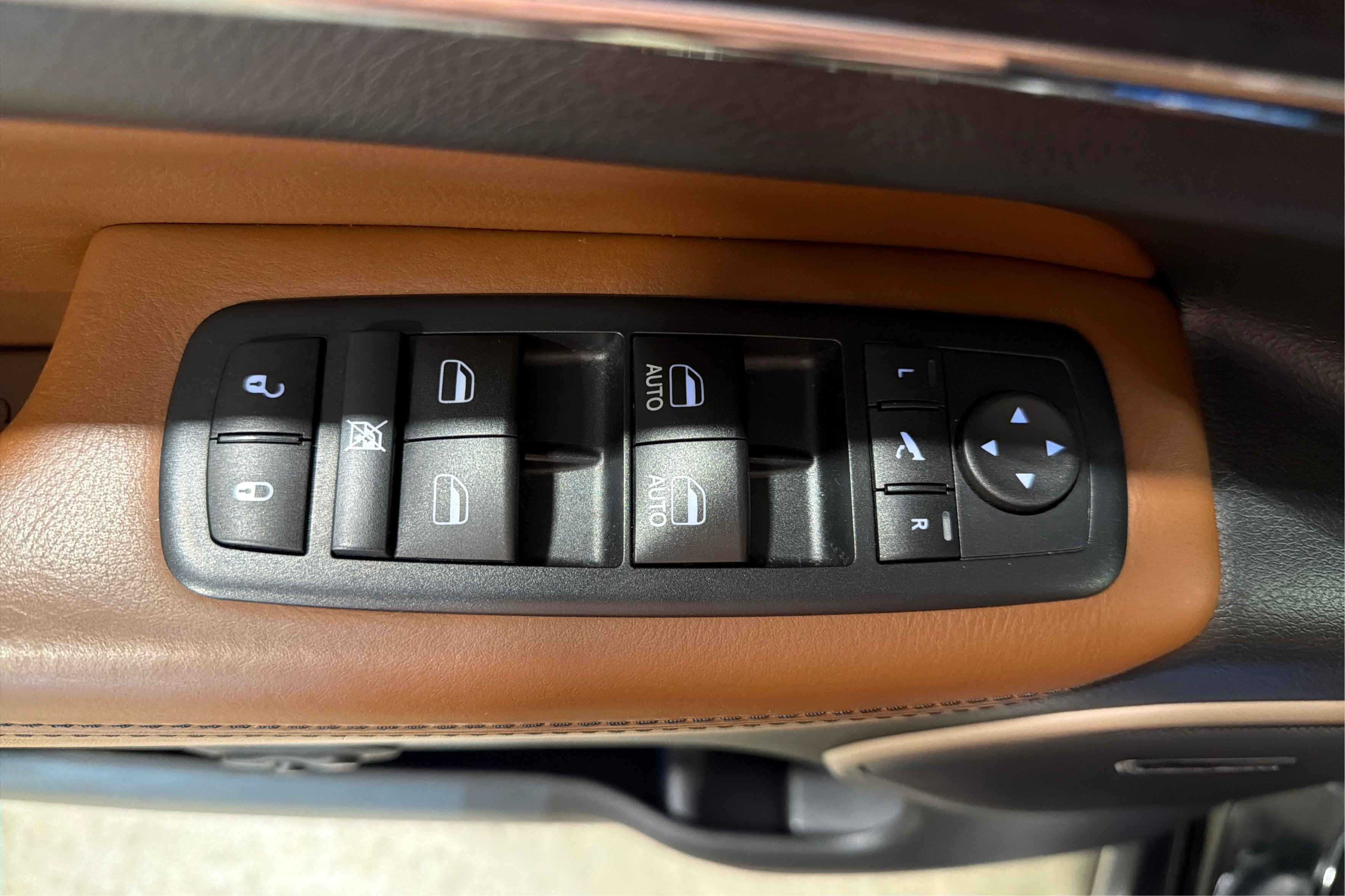 Used 2017 Jeep Grand Cherokee Summit w/ Platinum Series Group AWD/4WD image 17