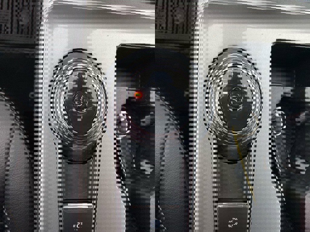 Used 2024 Ford Edge SEL w/ Convenience Package image 12