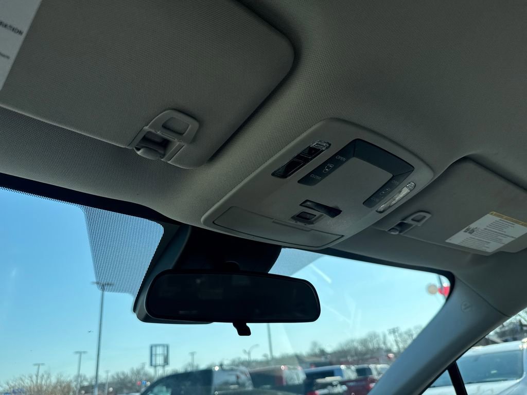 Used 2025 Toyota Sienna LE image 33