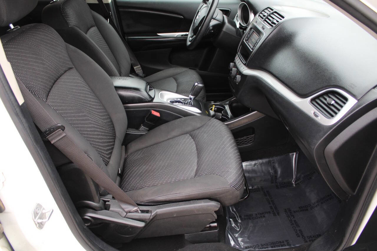 Used 2017 Dodge Journey SXT w/ Comfort/Convenience Group image 9