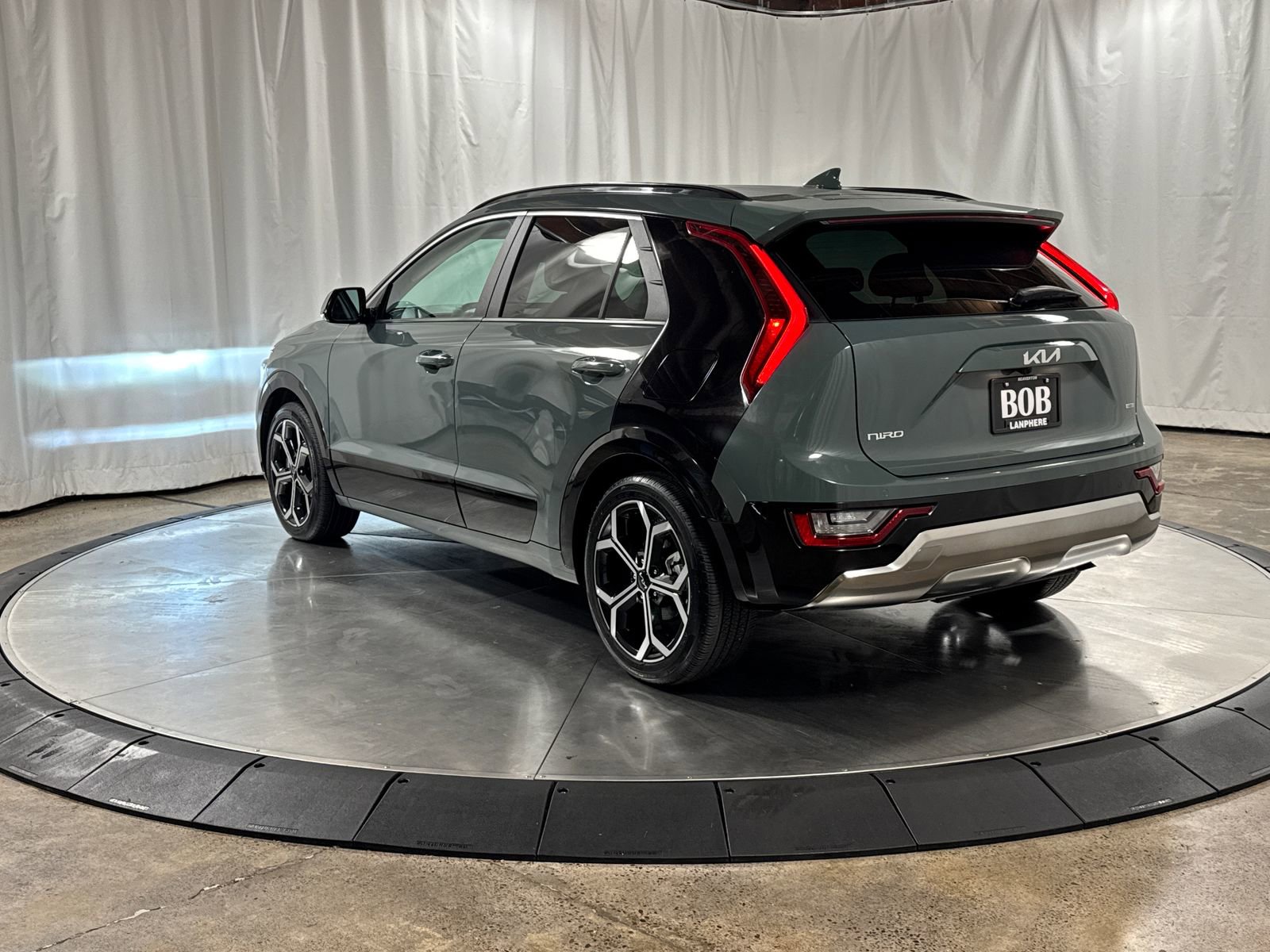 Used 2025 Kia Niro SX Touring FWD image 7