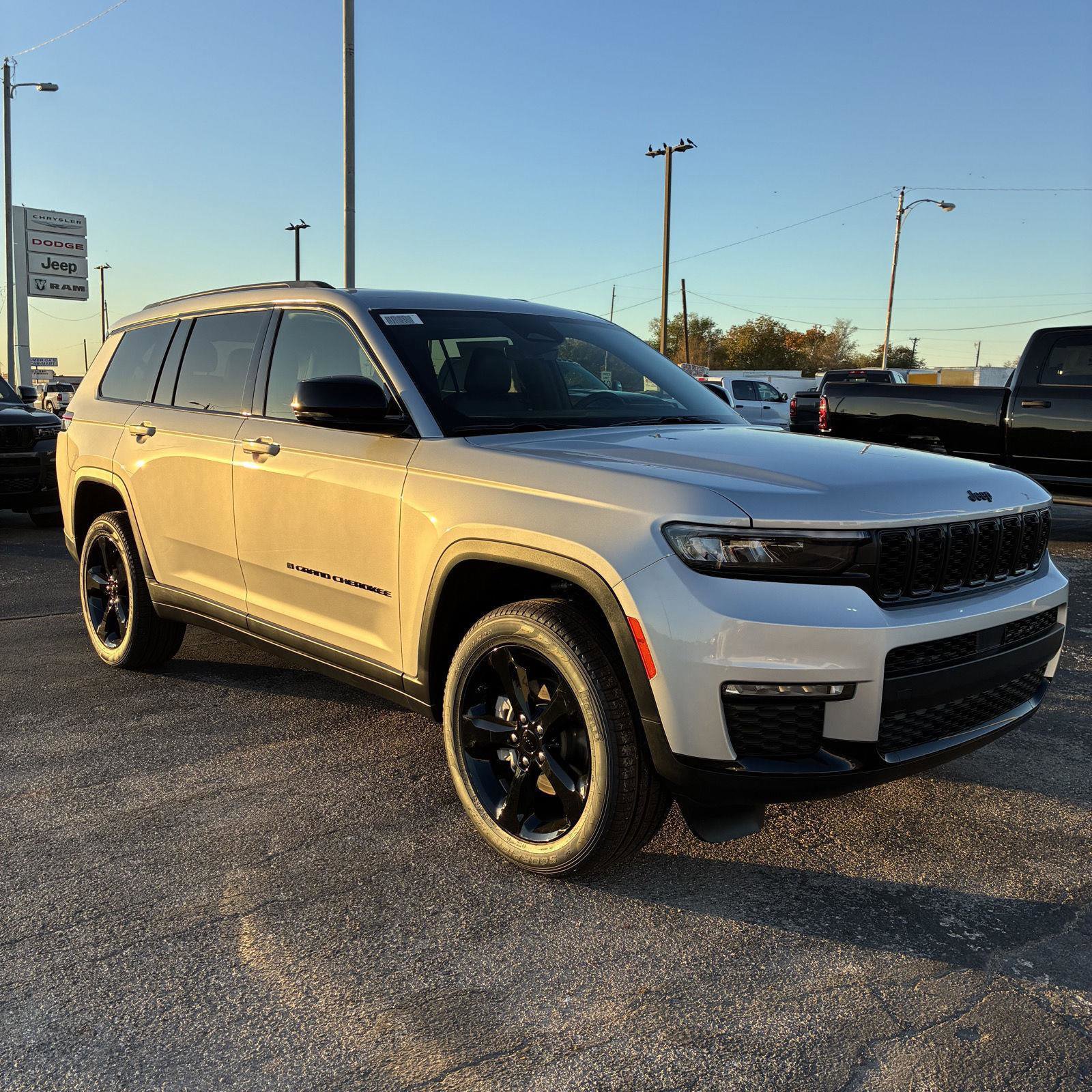 New 2025 Jeep Grand Cherokee L Limited w/ Black Appearance Package image 13