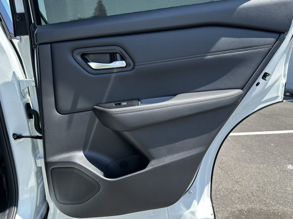 New 2025 Nissan Rogue SL w/ Tech Package image 28