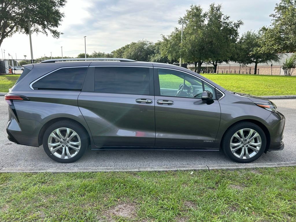 Certified 2021 Toyota Sienna Platinum FWD image 7
