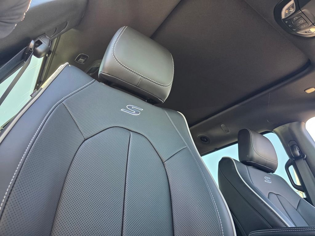 New 2027 Chrysler Pacifica Limited w/ Family Tech Group FWD image 14