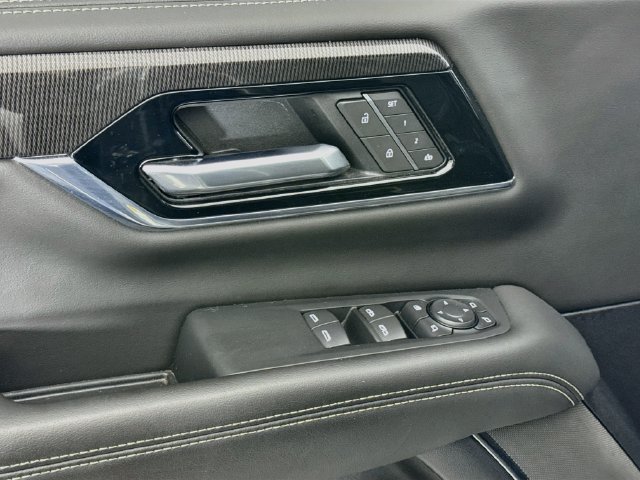 Used 2025 GMC Yukon Elevation AWD/4WD image 18