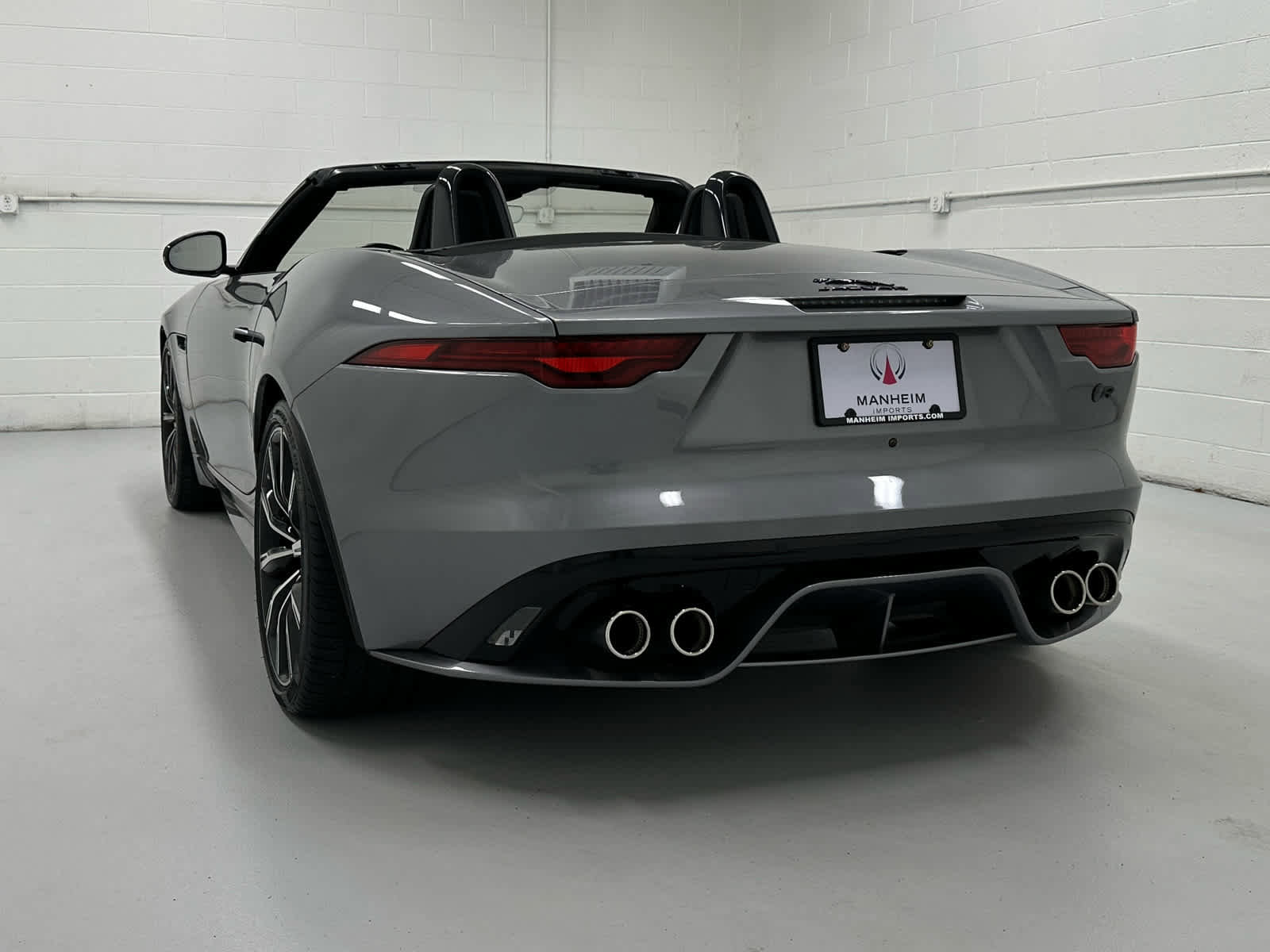 Used 2024 Jaguar F-TYPE R image 8