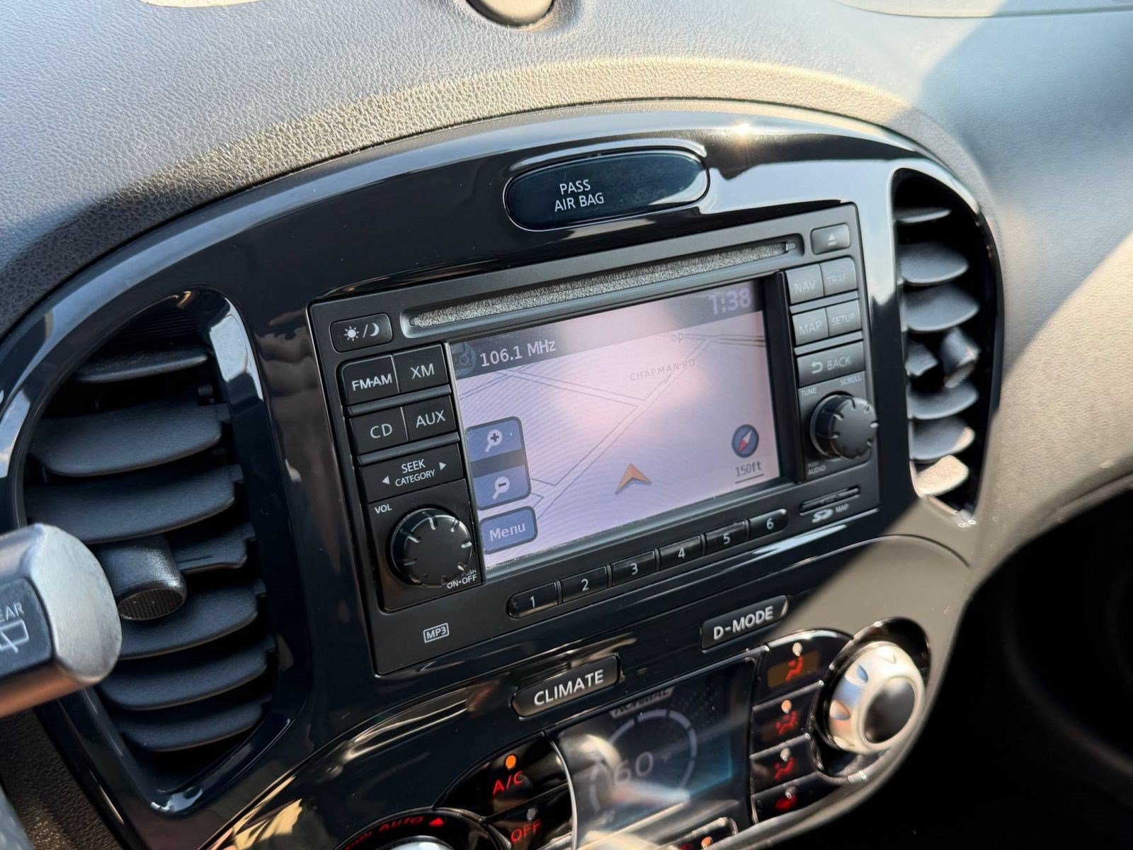 Used 2011 Nissan Juke SL FWD image 18