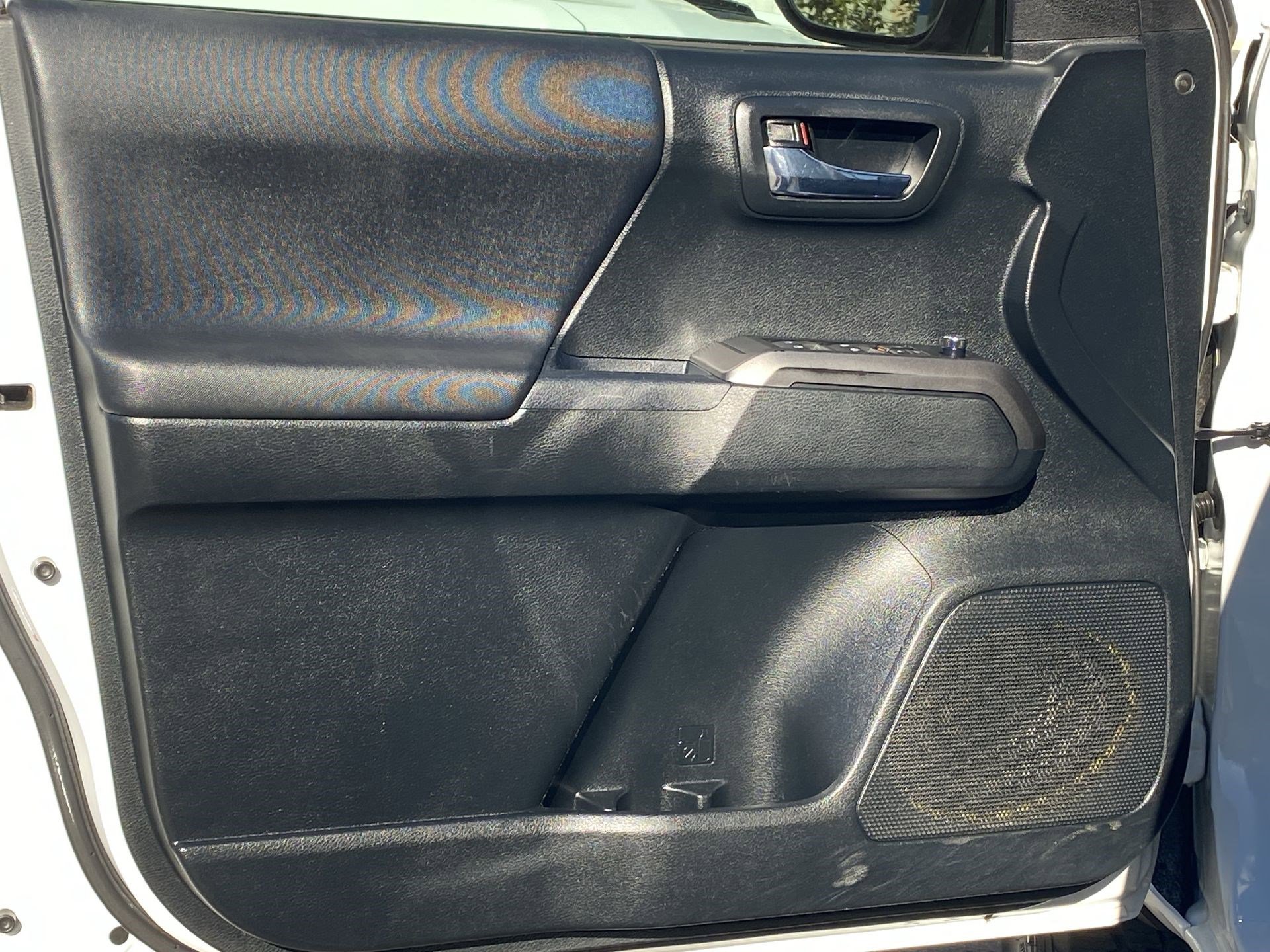 Used 2017 Toyota Tacoma TRD Sport image 25