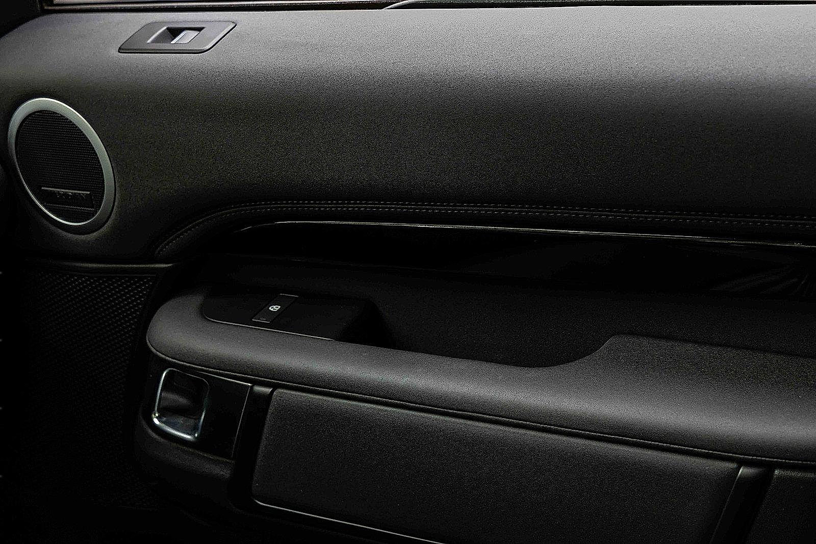 Used 2024 Land Rover Discovery S image 16