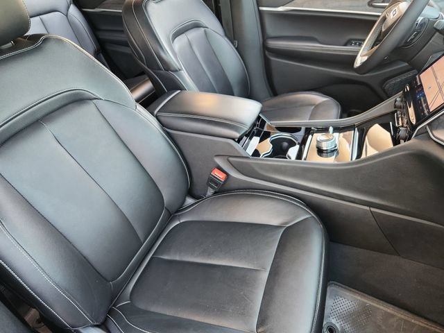 Certified 2023 Jeep Grand Cherokee L Limited AWD/4WD image 15
