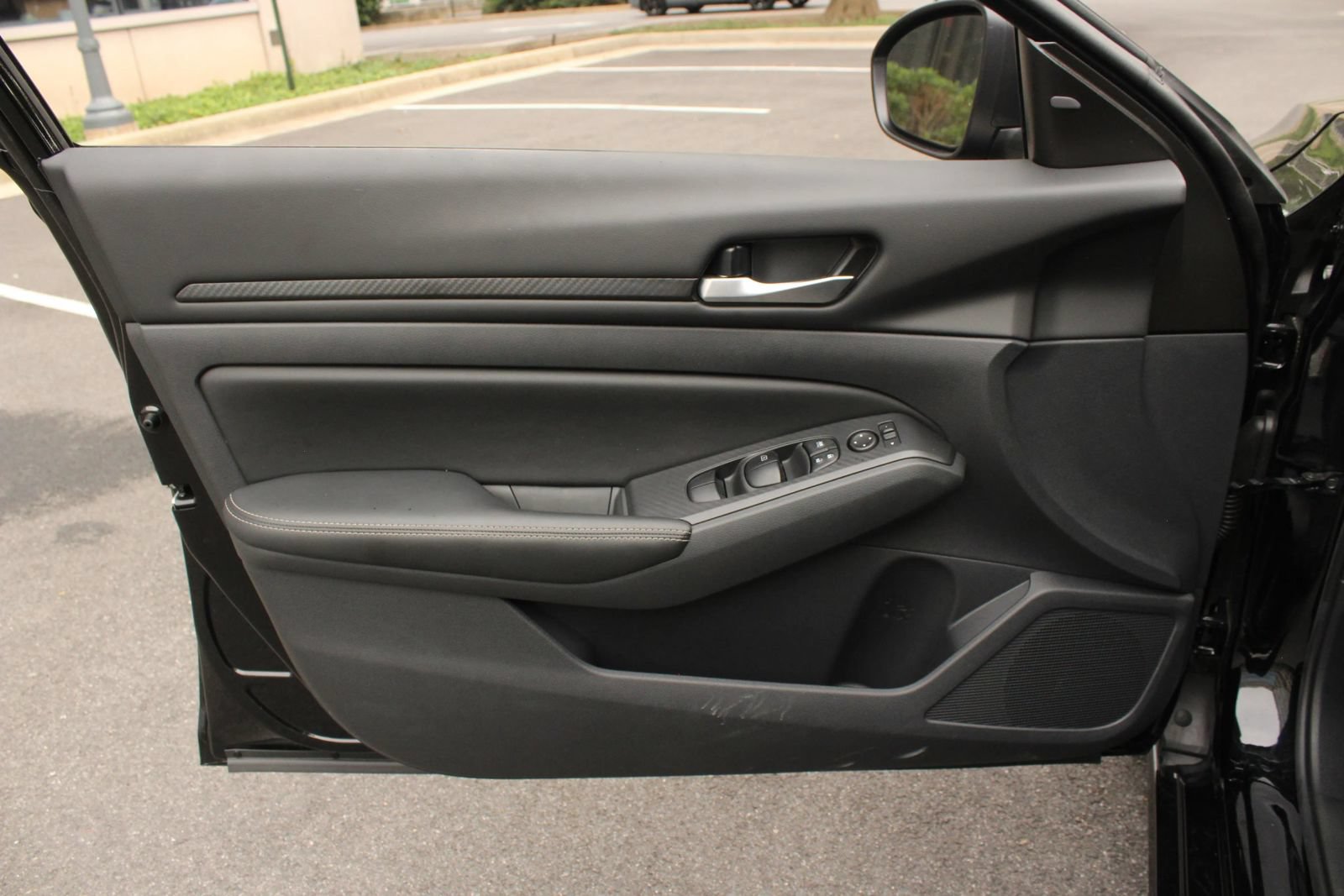 Used 2025 Nissan Altima 2.5 SV FWD image 15