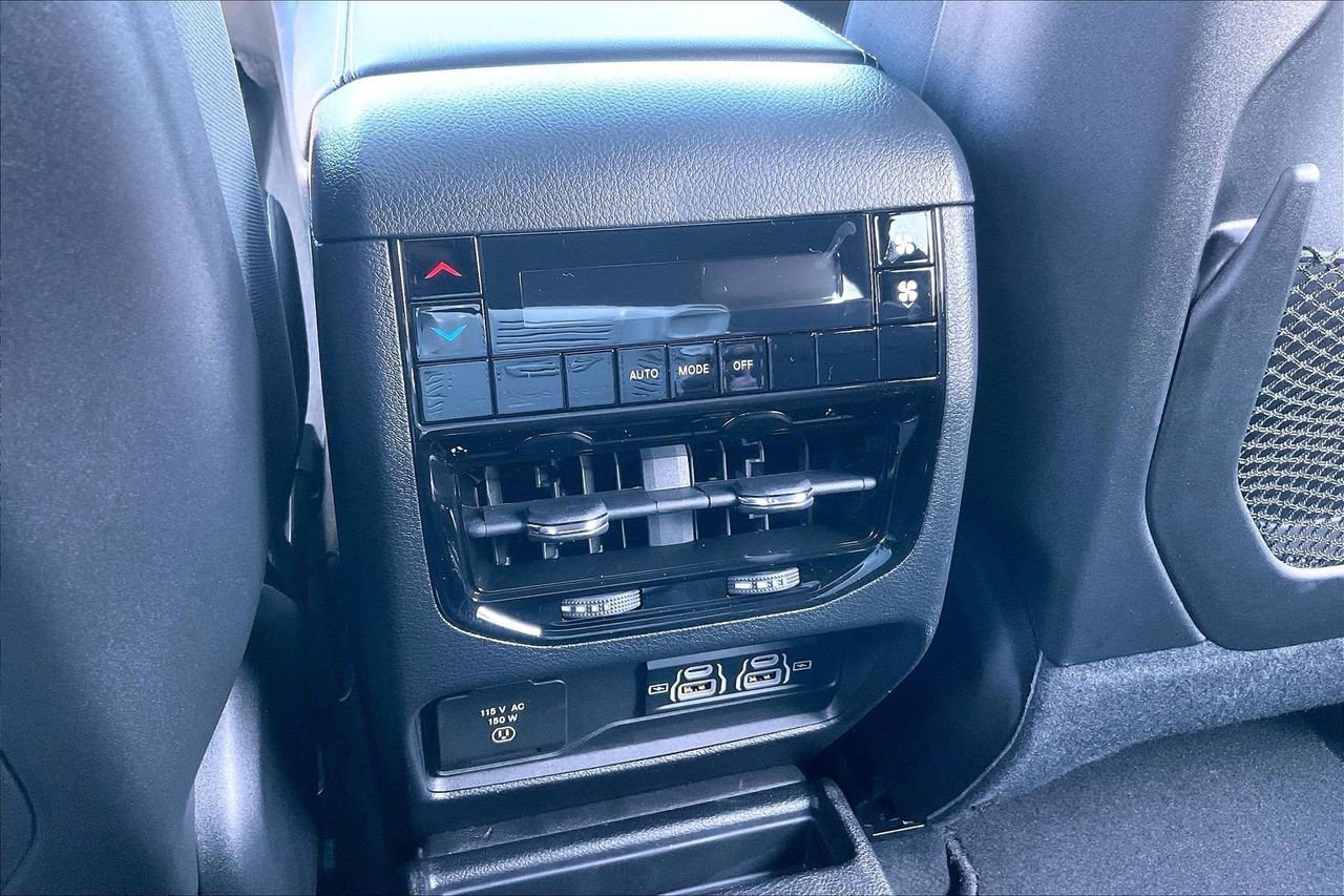 New 2025 Jeep Grand Cherokee L Laredo w/ Luxury Tech Group I image 16