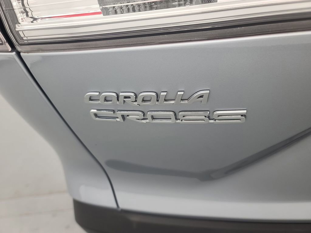 Used 2025 Toyota Corolla Cross LE image 12