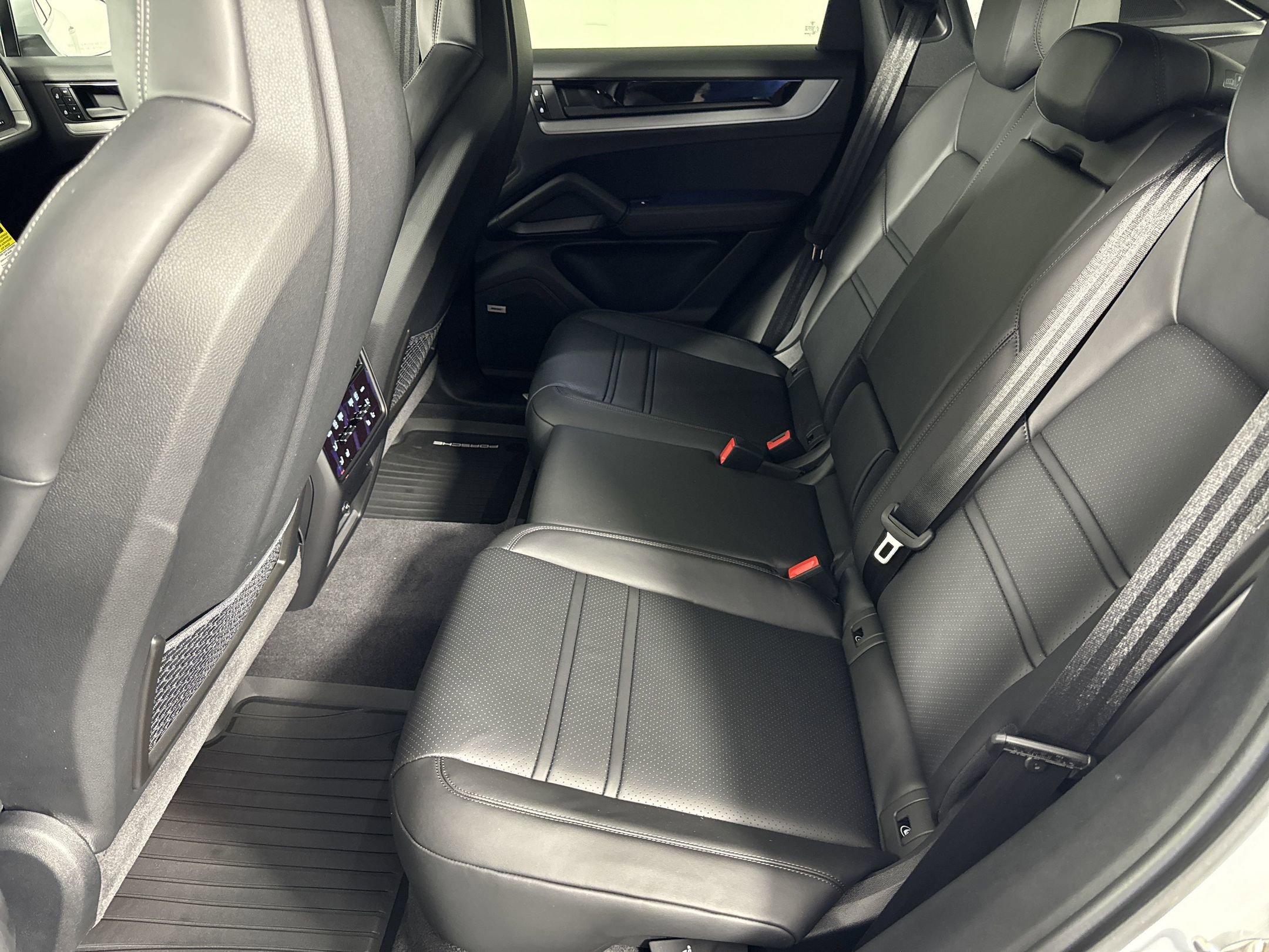 Certified 2025 Porsche Cayenne S image 23