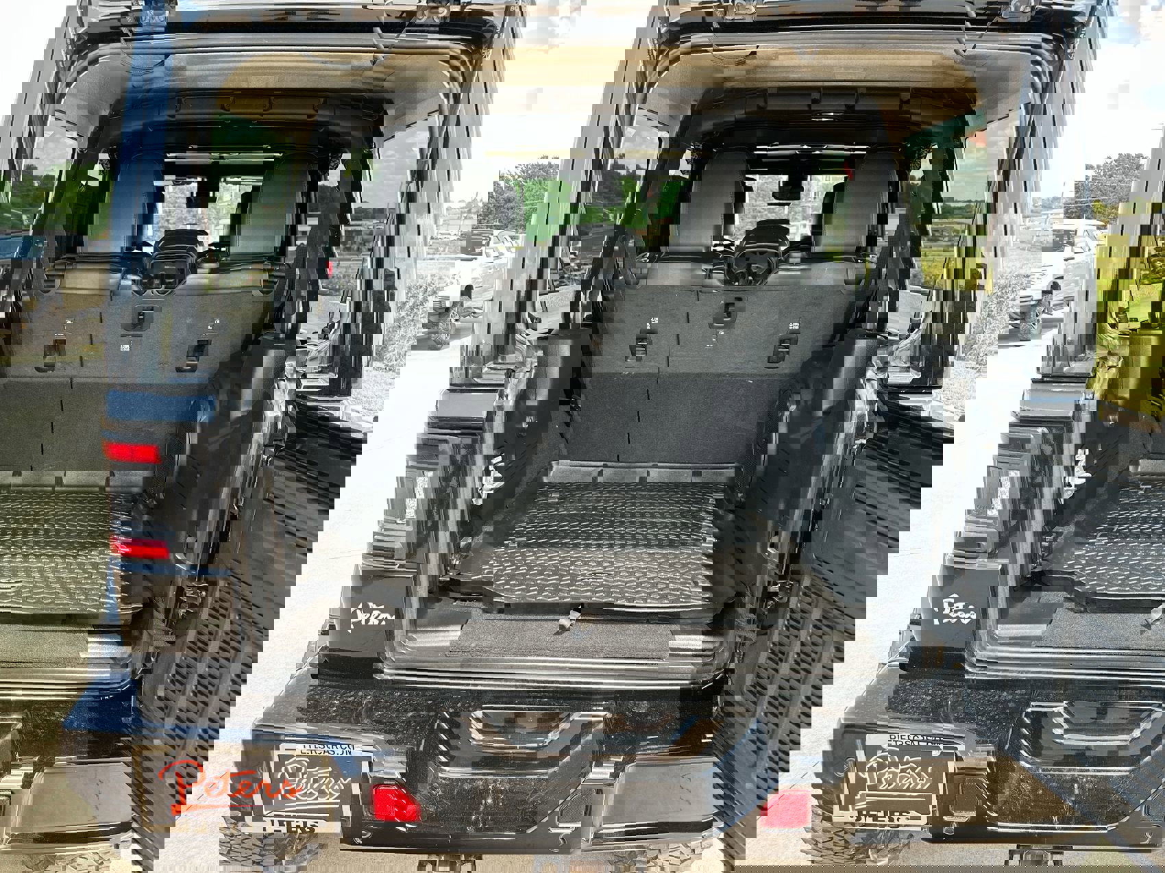 Used 2020 Jeep Wrangler Unlimited Sahara image 24