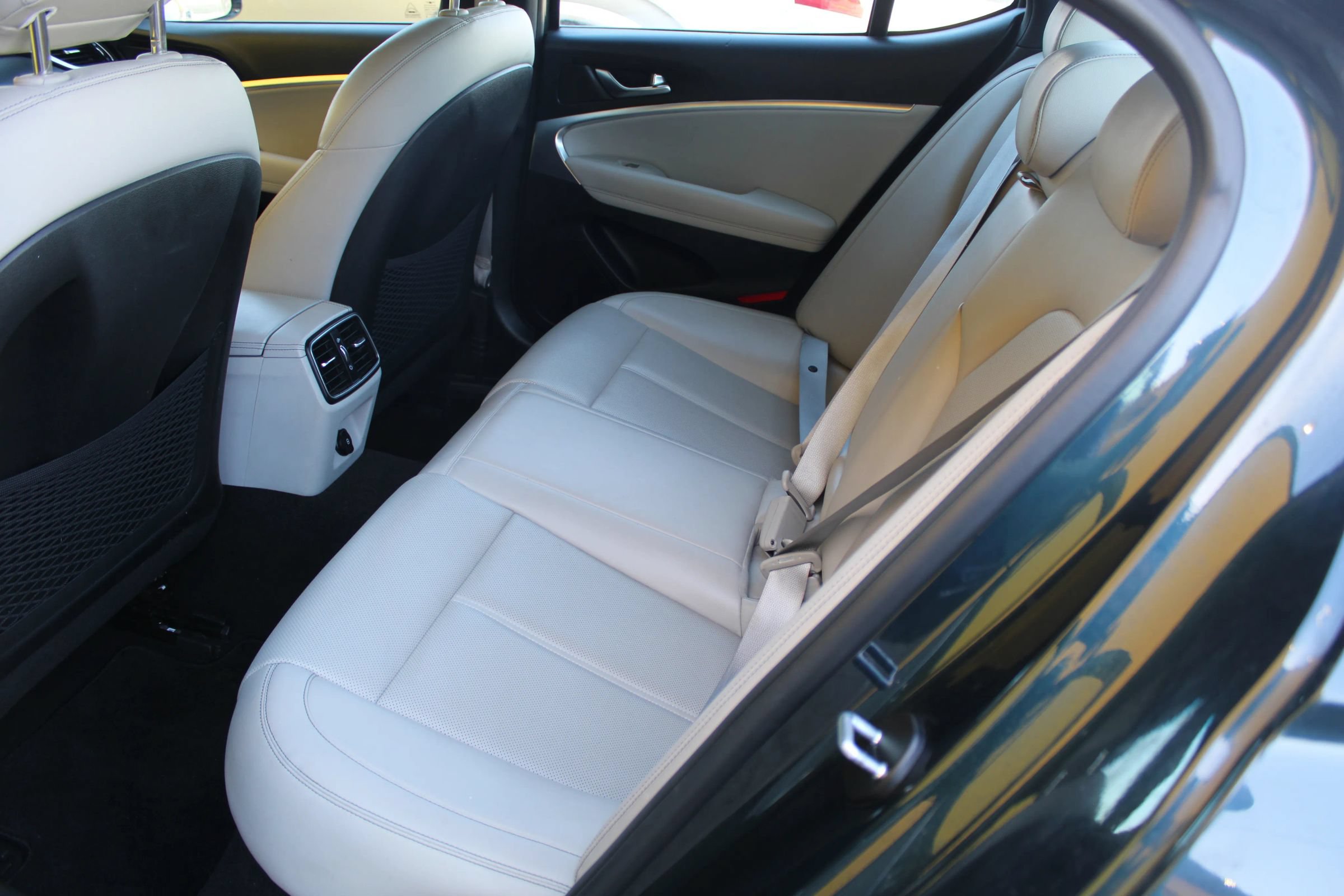 Used 2022 Genesis G70 2.0T RWD image 9