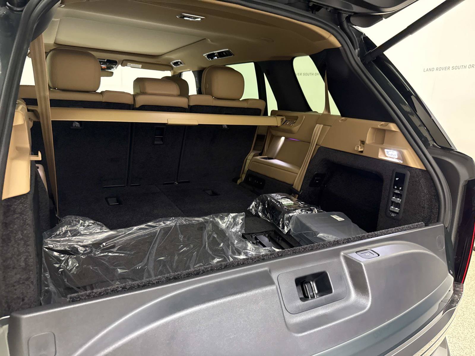 New 2026 Land Rover Range Rover Long Wheelbase SE AWD/4WD image 11